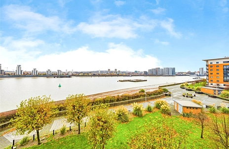 2 bedroom apartment to rent - Inverness Mews, Galleons Point, London, E16 - Property View 3