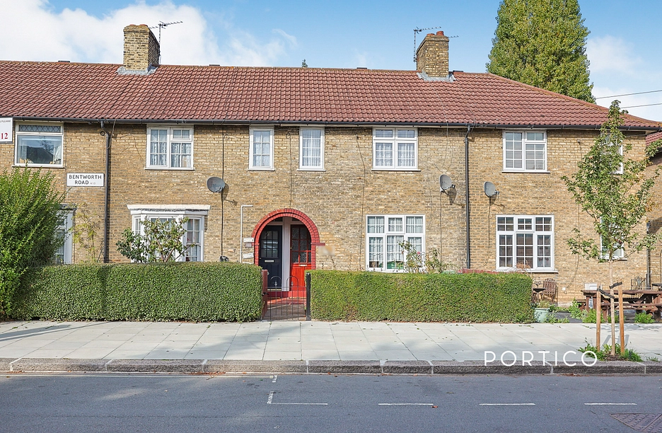 2 bedroom house to rent - Bentworth Road, W12