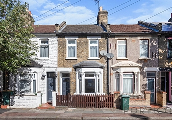2 bedroom house to rent - Faringford Road, London, E15 - Property View 1