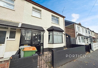 4 bedroom house to rent - Kempton Road, London, E6 - Property View 1
