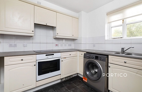 2 bedroom apartment to rent - Otter Close, E15