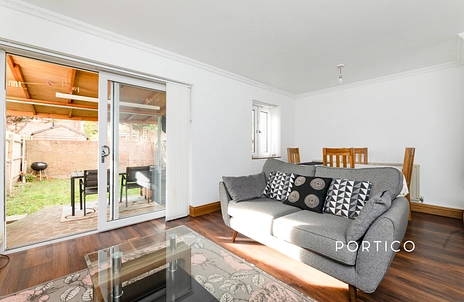 3 bedroom maisonette to rent - Grange Road, E13