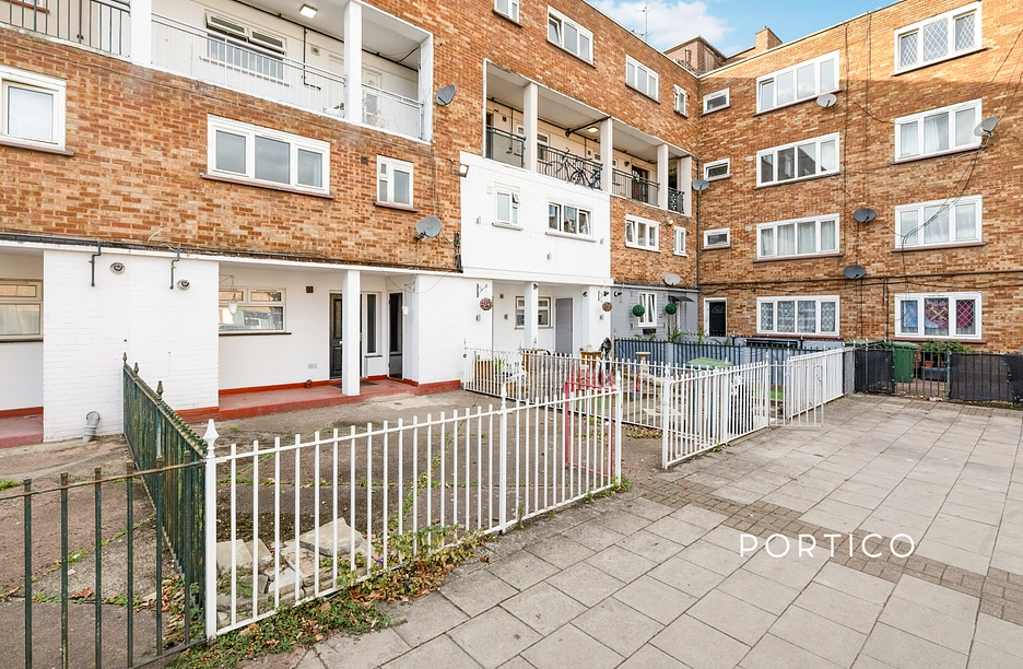 3 bedroom maisonette to rent - Grange Road, E13