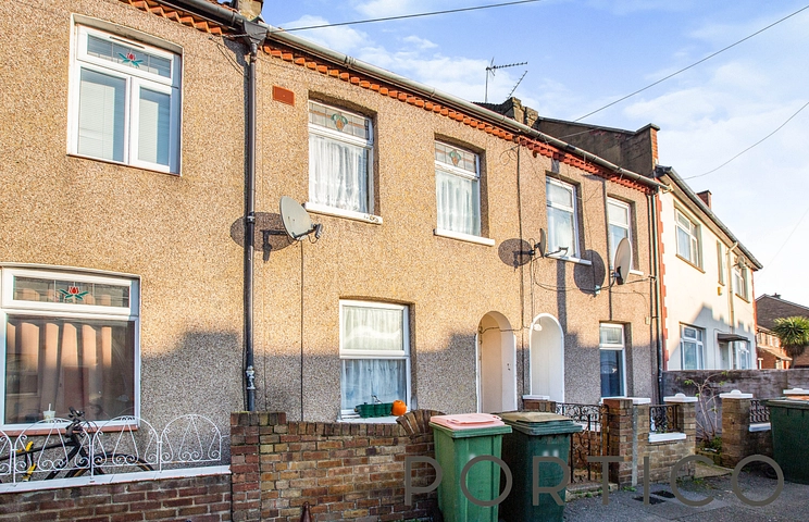 2 bedroom house to rent - Croydon Road, London, E13