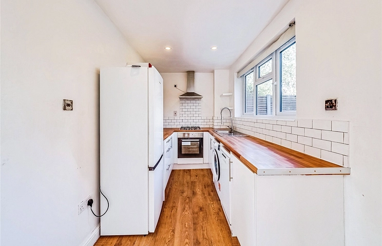 3 bedroom house to rent - Aberford Gardens, London, SE18