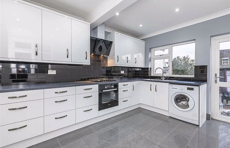 5 bedroom house to rent - Lea Bridge Road, Walthamstow, London, E17 - Property View 1