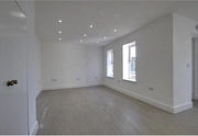 retail to rent - Chingford Road, London, E17 - Property View 2