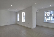 retail to rent - Chingford Road, London, E17 - Property View 3