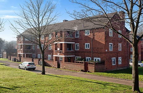 2 bedroom apartment to rent - Rivenhall Gardens, London, E18 - Property View 3