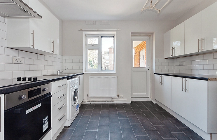 2 bedroom apartment to rent - Rivenhall Gardens, London, E18 - Property View 1