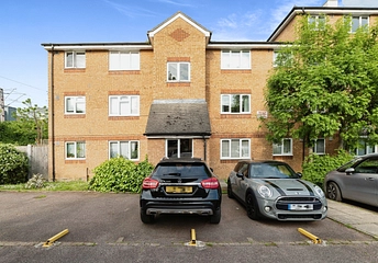 apartment to rent - Greenacre Gardens, London, E17 - Property View 1