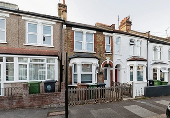 3 bedroom house to rent - Turner Road, London, E17