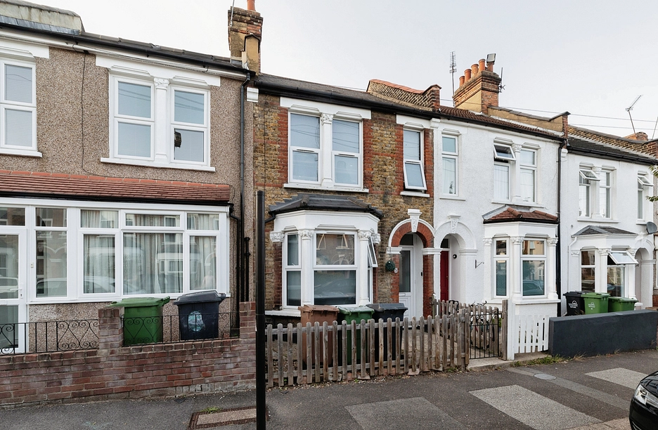 3 bedroom house to rent - Turner Road, London, E17