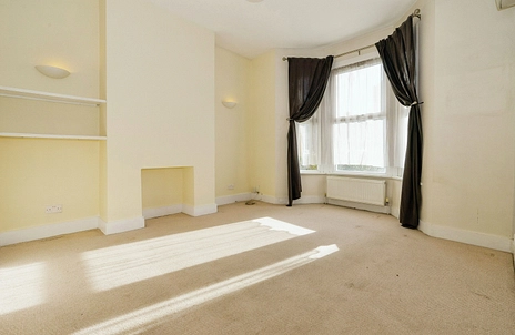 2 bedroom house to rent - First Avenue, Walthamstow, London, E17