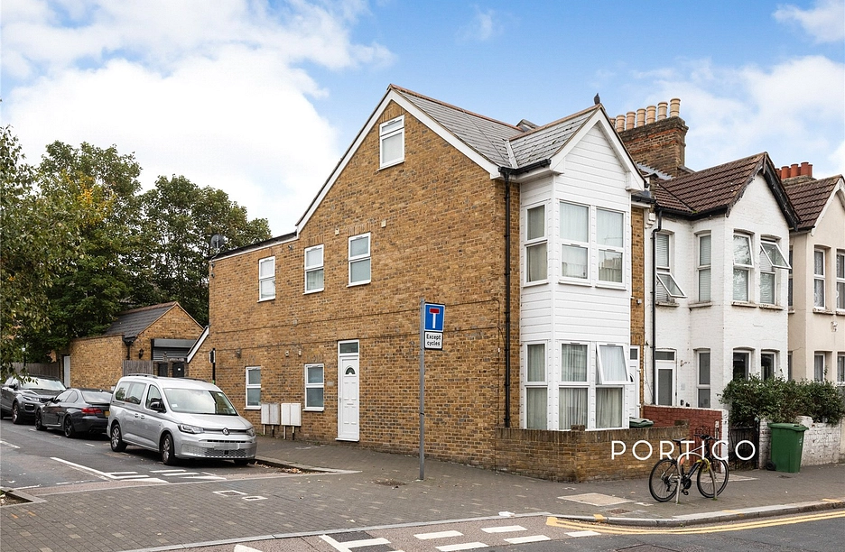 1 bedroom apartment to rent - Coleridge Road, London, E17
