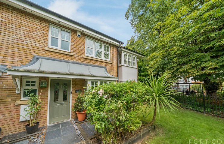 4 bedroom house to rent - Elderberry Close, IG6 - Property View 1