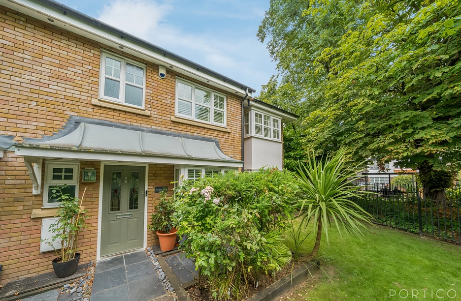 4 bedroom house to rent - Elderberry Close, IG6 - Property View 1