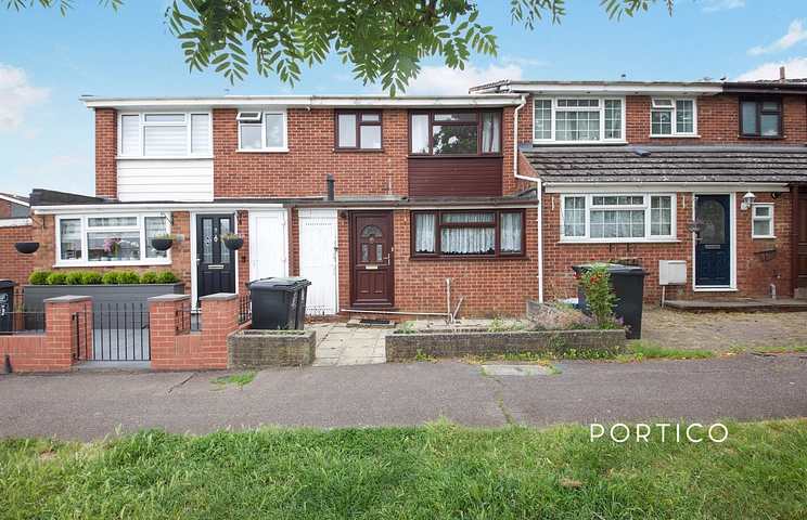 3 bedroom house to rent - Limes Avenue, Chigwell, IG7 - Property View 1