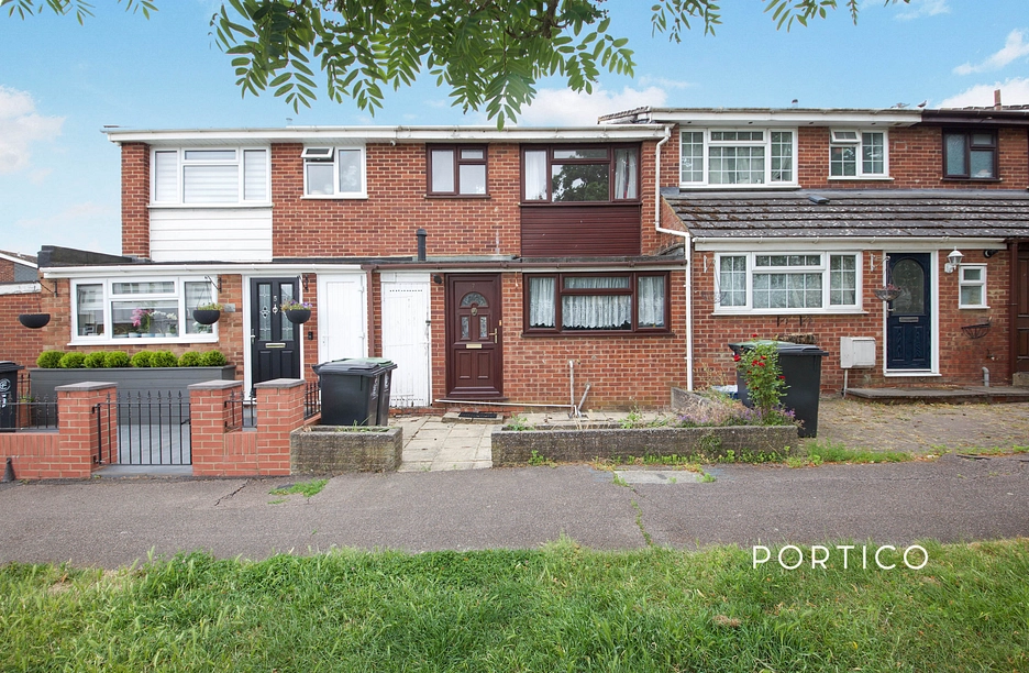 3 bedroom house to rent - Limes Avenue, Chigwell, IG7 - Property View 1