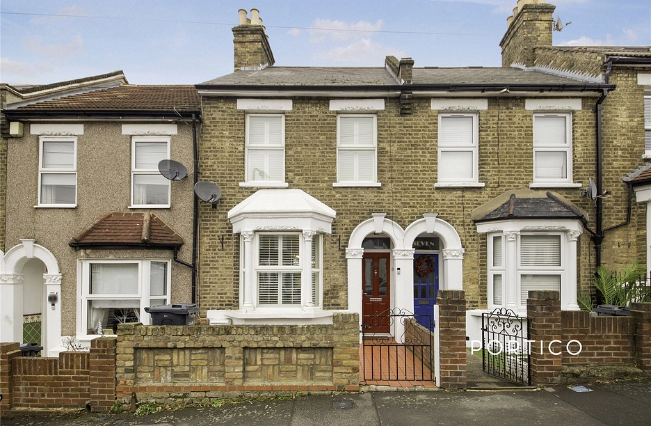 2 bedroom house to rent - Stoneycroft Road, Woodford Green, IG8 - Property View 1