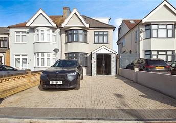4 bedroom semi detached to rent - Clayhall Avenue, Ilford, IG5 - Property View 1