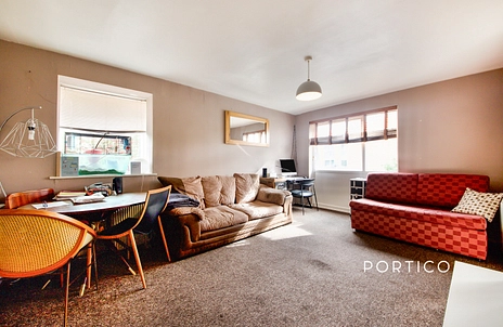 2 bedroom apartment to rent - Trotwood, Chigwell, Essex, IG7