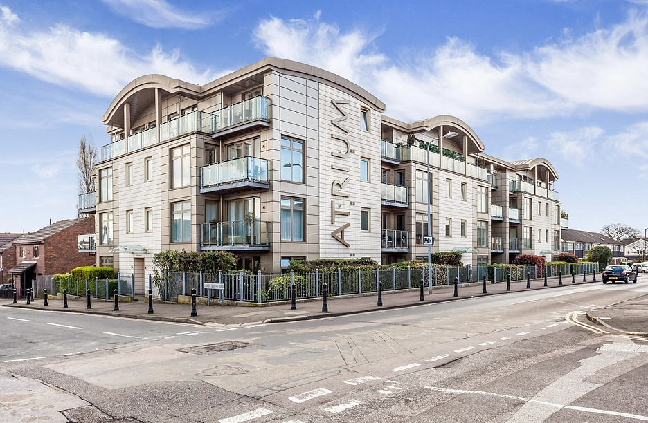 2 bedroom apartment to rent - The Atrium, Lower Queens Road, Buckhurst Hill, IG9