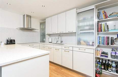 2 bedroom apartment to rent - Brook Parade, High Road, Chigwell, Essex, IG7 - Property View 3