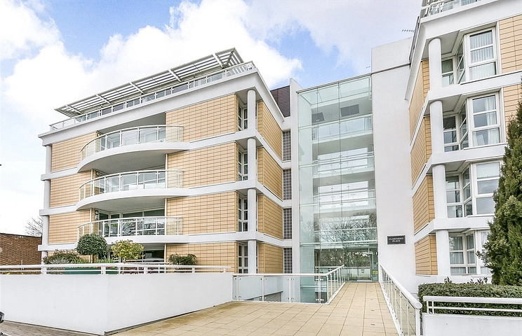 2 bedroom apartment to rent - Brook Parade, High Road, Chigwell, Essex, IG7 - Property View 1