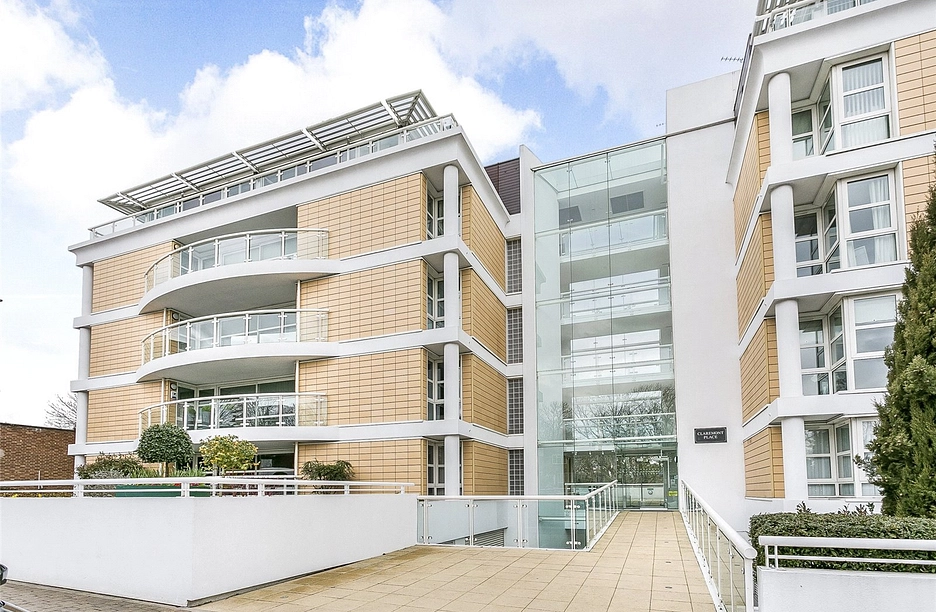 2 bedroom apartment to rent - Brook Parade, High Road, Chigwell, Essex, IG7 - Property View 1