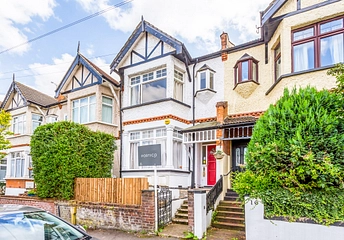 3 bedroom maisonette to rent - St. Albans Crescent, Woodford Green, IG8