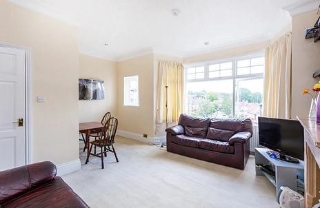 3 bedroom maisonette to rent - St. Albans Crescent, Woodford Green, IG8