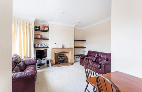 3 bedroom maisonette to rent - St. Albans Crescent, Woodford Green, IG8