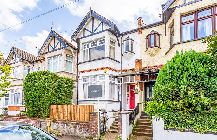 3 bedroom maisonette to rent - St. Albans Crescent, Woodford Green, IG8