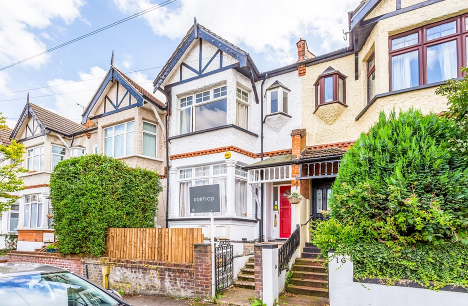 3 bedroom maisonette to rent - St. Albans Crescent, Woodford Green, IG8