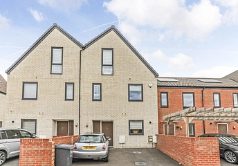 4 bedroom house to rent - Hughes Road, Ilford, IG6 - Property View 1