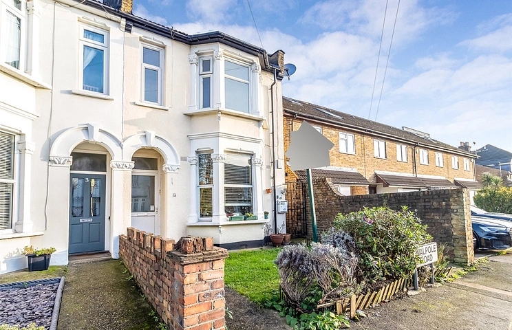 1 bedroom apartment to rent - Walpole Road, London, E18