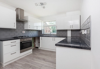 2 bedroom apartment to rent - Lambourne Road, Chigwell, IG7 - Property View 1