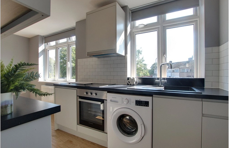 1 bedroom apartment to rent - Chigwell Road, Woodford Green, IG8