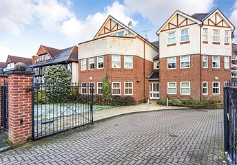 2 bedroom apartment to rent - High Road, Woodford Green, IG8 - Property View 1