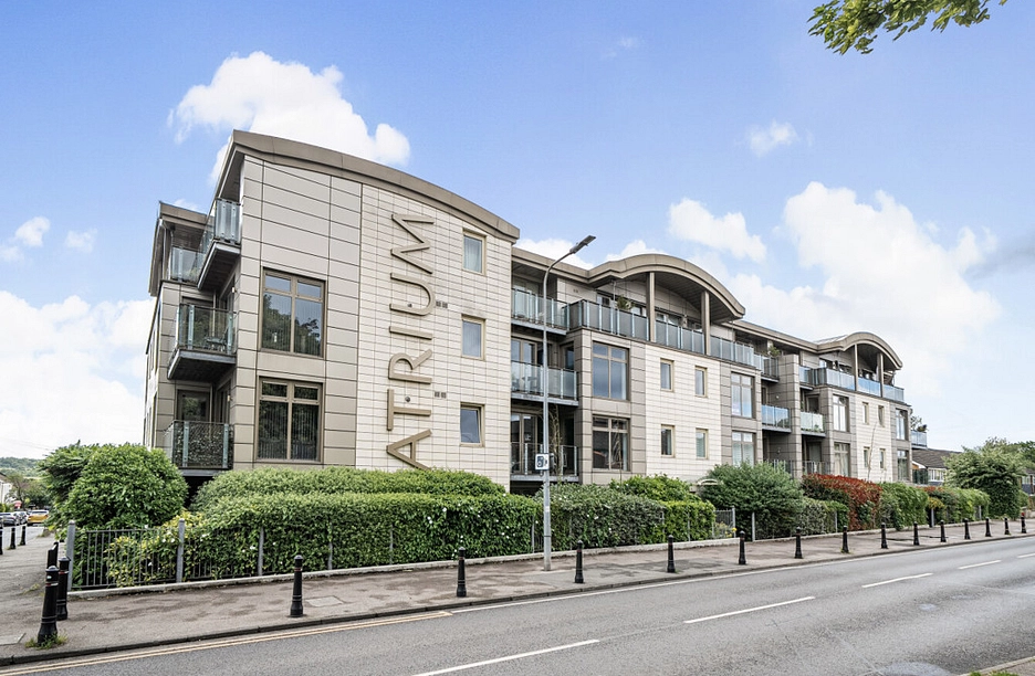 2 bedroom apartment for sale - Lower Queens Road, Buckhurst Hill, Essex, IG9