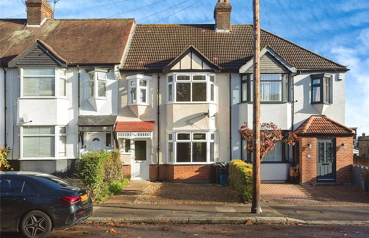 3 bedroom house for sale - Tomswood Hill, Ilford, IG6 - Property View 1