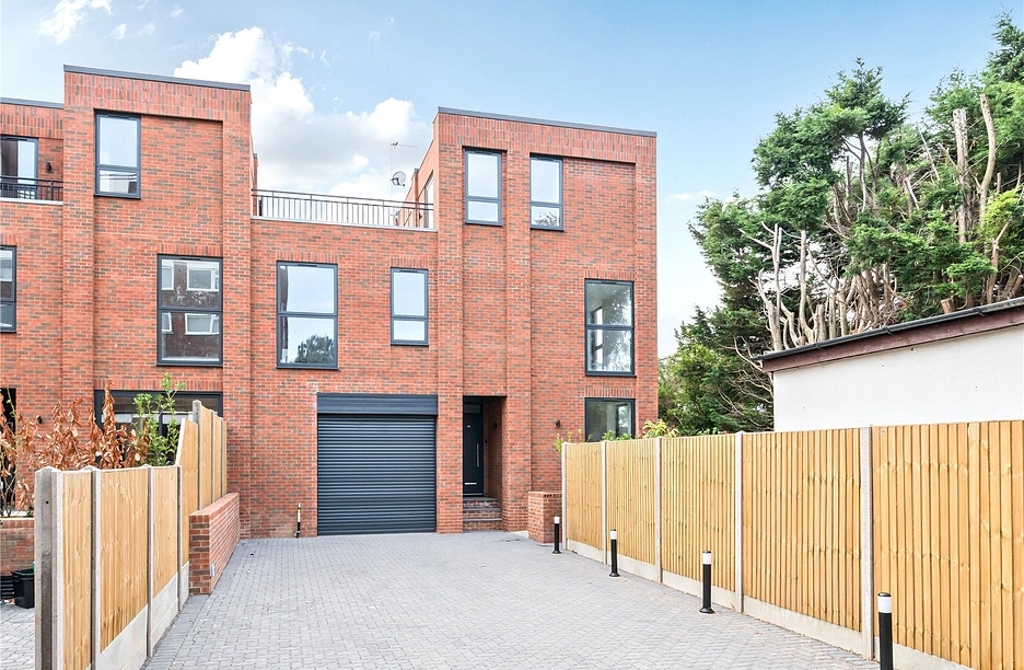4 bedroom house for sale - Lynwood Close, London, E18