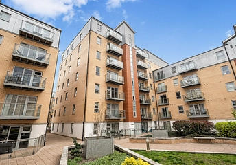 2 bedroom apartment for sale - Queen Mary Avenue, London, E18 - Property View 1